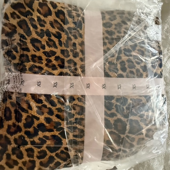 Victoria’s Secret Flannel Pajama Set – Leopard Pants & Black Tee – XS NWT - Picture 2 of 2